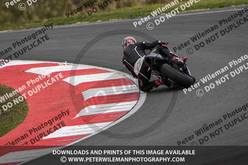 cadwell no limits trackday;cadwell park;cadwell park photographs;cadwell trackday photographs;enduro digital images;event digital images;eventdigitalimages;navarra;no limits trackdays;peter wileman photography;racing digital images;trackday digital images;trackday photos